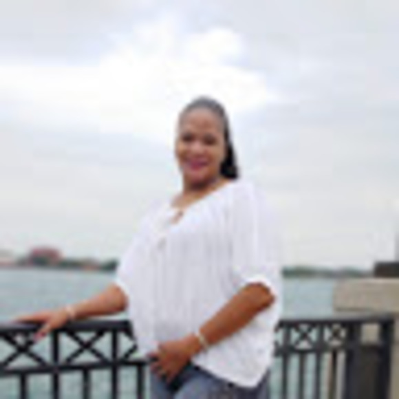 Profile Picture of Crystal Nedd (@neddcrystal1) on Poshmark