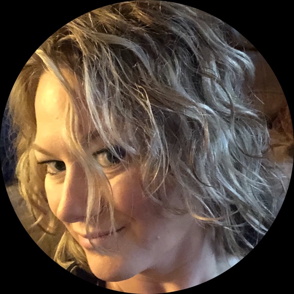 Profile Picture of Shonna Transki (@stranski) on Poshmark