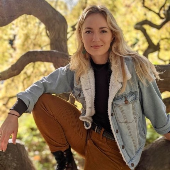 Profile Picture of Tina Quasney (@tinaquasney) on Poshmark