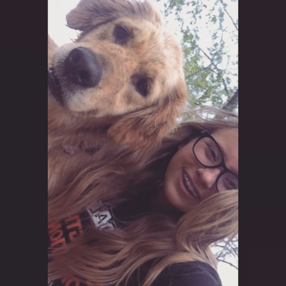 Profile Picture of Courtney Nofsinger (@courtneyyy___1) on Poshmark