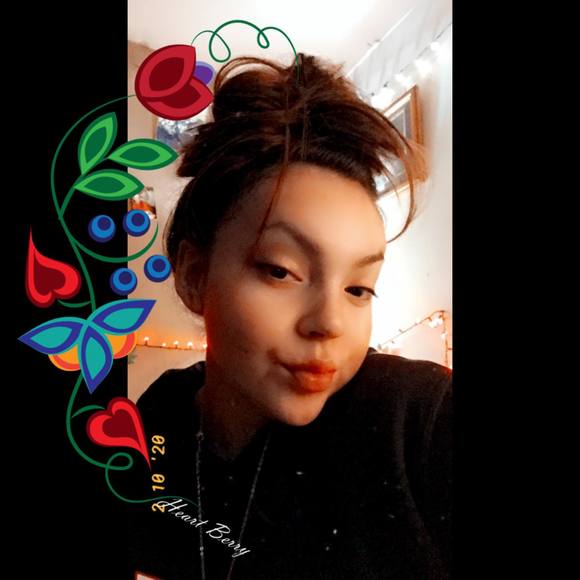 Profile Picture of Nëväëh Mäirë (@foxnevae) on Poshmark