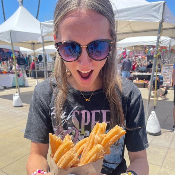 Profile Picture of Amelia Mackenzie (@ameliahope2411) on Poshmark