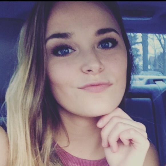 Profile Picture of Ashley Richters (@richtersashley) on Poshmark