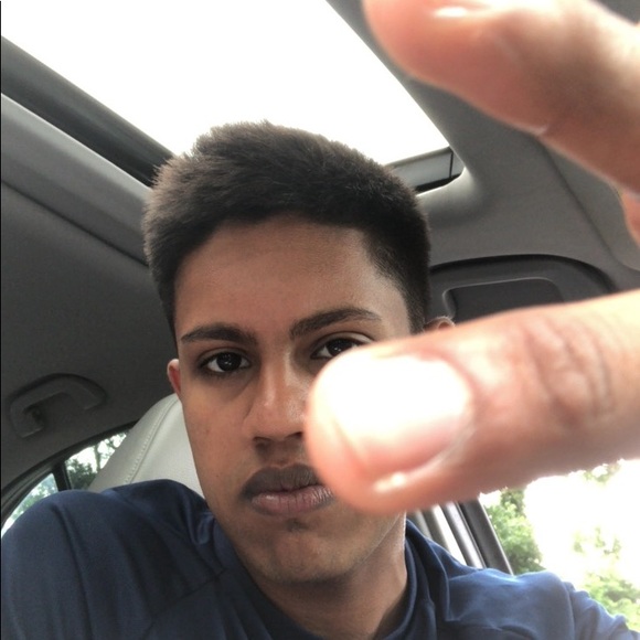 Profile Picture of Chris Lomando (@chrislomando2) on Poshmark