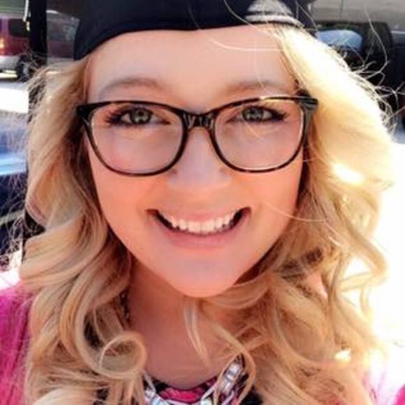 Jenna Brovold - Poshmark Profile Picture of Jenna Brovold (@jmbrovold) on Poshmark