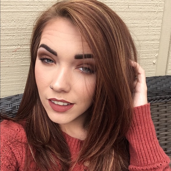 Profile Picture of Thiyah Sinnett (@thiyah) on Poshmark