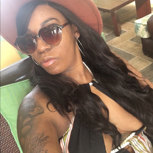 Profile Picture of Octavia Fields (@ofields53) on Poshmark