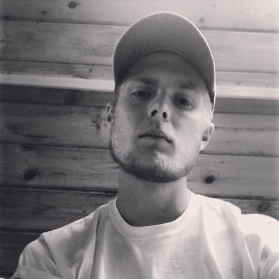 Profile Picture of Garlic, And Bread 🥖 (@JamesCroshaw) on Twitter