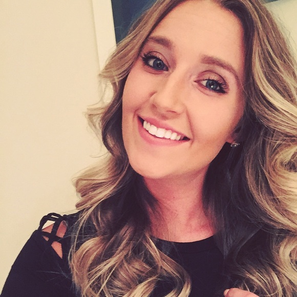 Profile Picture of Kim Scudder (@kimalys1) on Poshmark