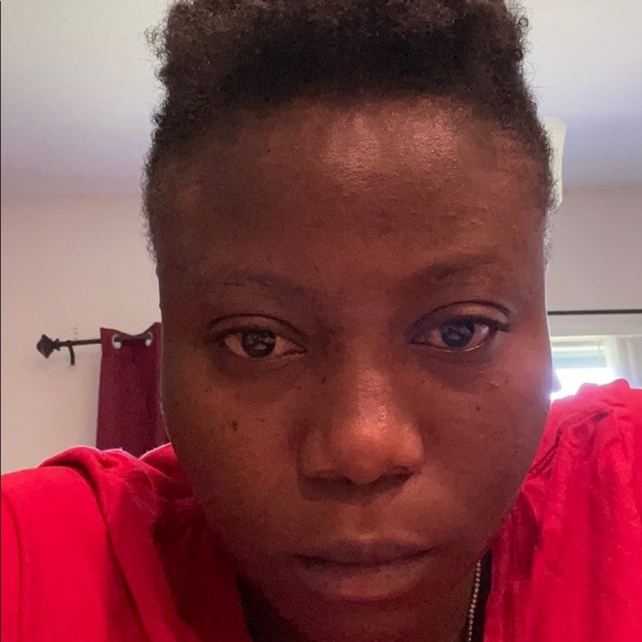 Profile Picture of Wisline Moreau (@moreauwisline21) on Poshmark