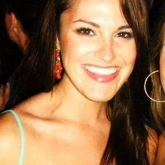 Profile Picture of Lessie Alexander (@tikont) on Poshmark