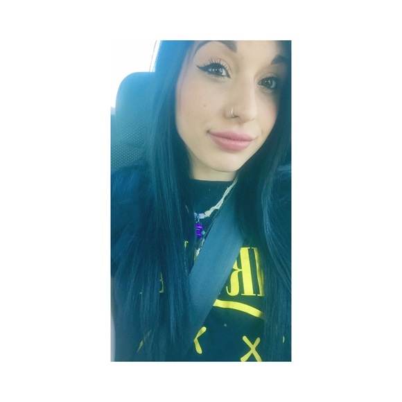 Profile Picture of Aleecia Reyes-reid (@aleecia) on Poshmark