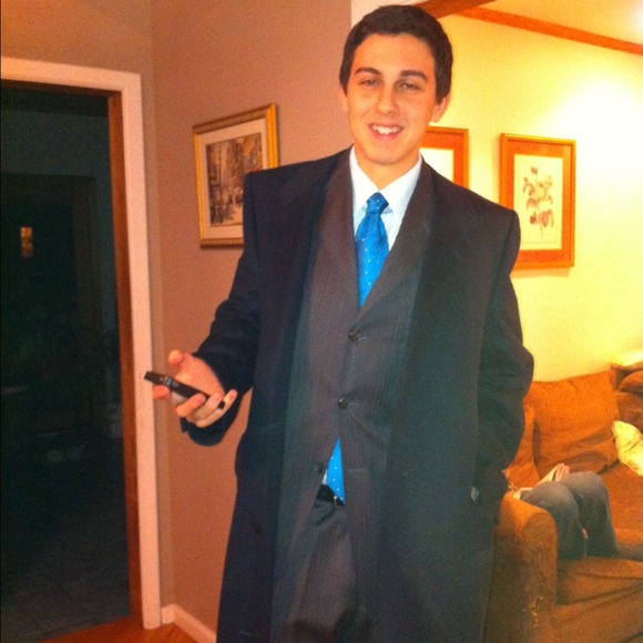 Profile Picture of Gabriel Gathmann (@thedudeabides) on Poshmark