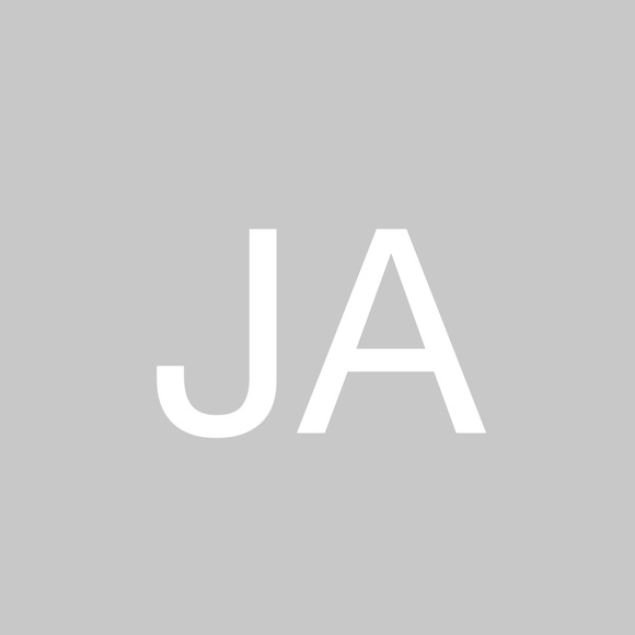 Profile Picture of Jacob Andrews (@jacobonacorn) on Poshmark