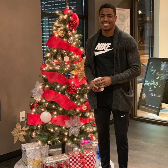 Profile Picture of Nate Thomas (@cameraboy83) on Poshmark