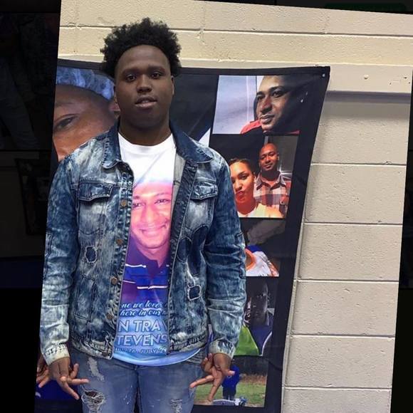 Profile Picture of Quadarius Hillyard (@quadariush) on Poshmark