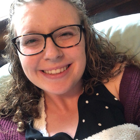 Profile Picture of Sarah Andrews (@sgandrews418) on Poshmark