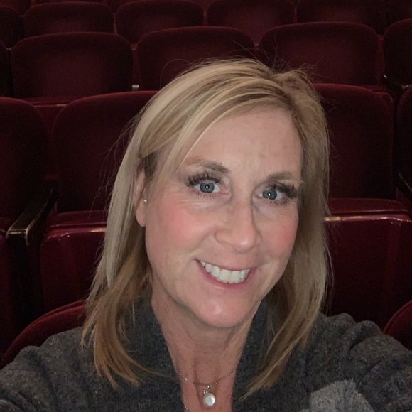 Profile Picture of Rhonda Ledger (@rledger) on Poshmark