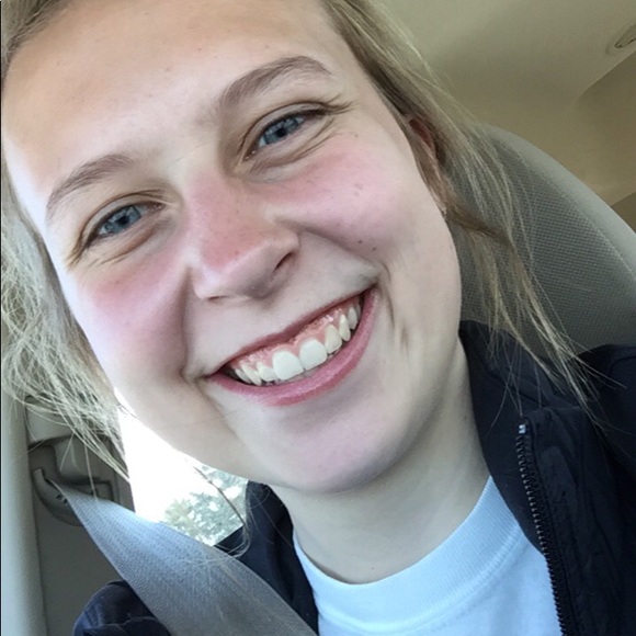 Lauren Pfeifer - Poshmark Profile Picture of Lauren Pfeifer (@laurenpfeifer02) on Poshmark