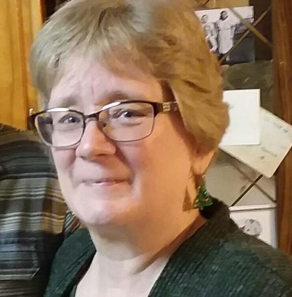 Profile Picture of Lisa Jones (@ljjmlj) on Poshmark