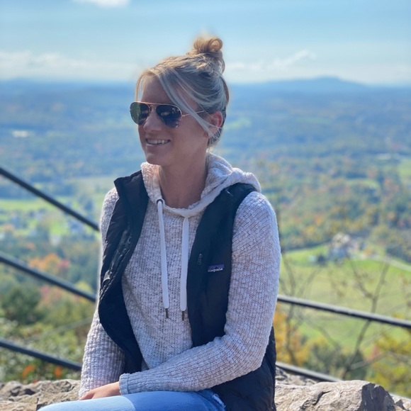 Profile Picture of Jessica Cummins (@jrcfnp) on Poshmark