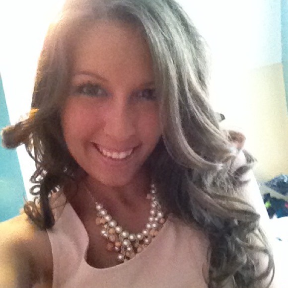 Profile Picture of Cassandra Dibella (@cassdibella) on Poshmark