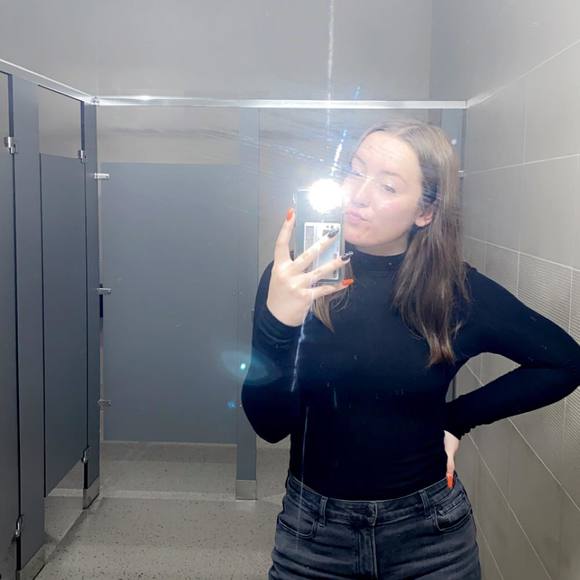 Profile Picture of Takira Kosmack (@takirak03) on Poshmark