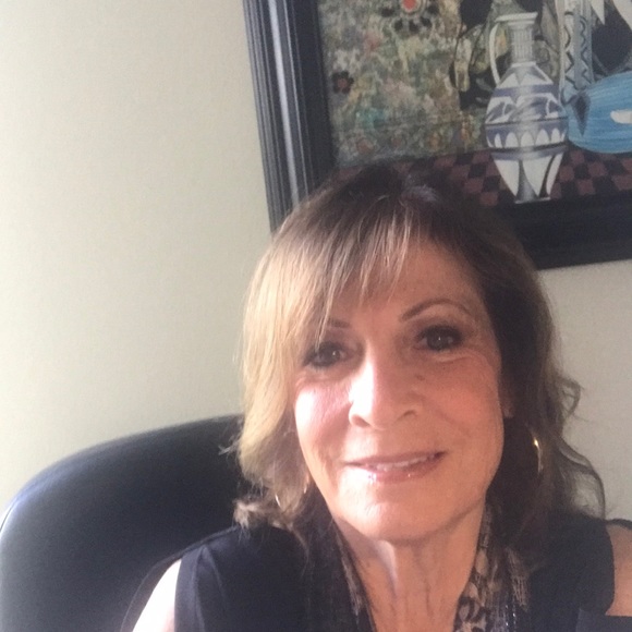 Profile Picture of Karen Cook (@kleefc) on Poshmark