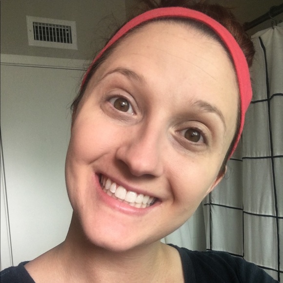 Profile Picture of Valerie Caleca (@peanutvalerie) on Poshmark