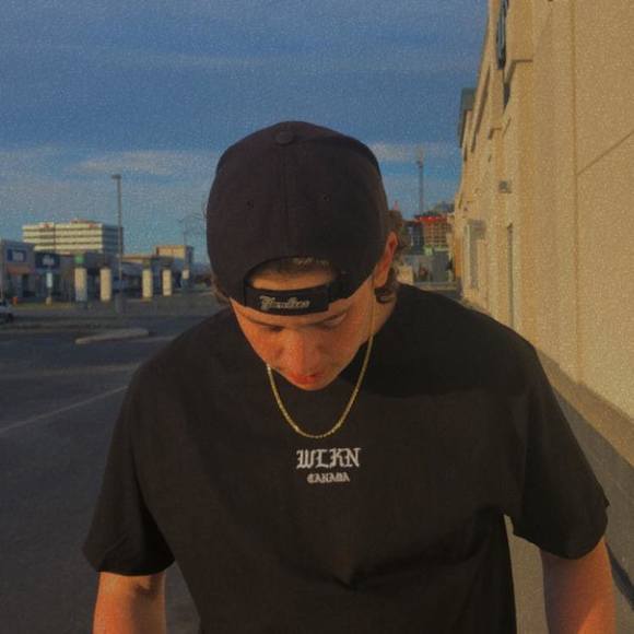 Profile Picture of Joey Foglietta (@joeyfoglietta) on Poshmark