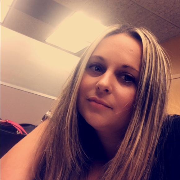 Profile Picture of Heather Roberts (@heatherr450) on Poshmark