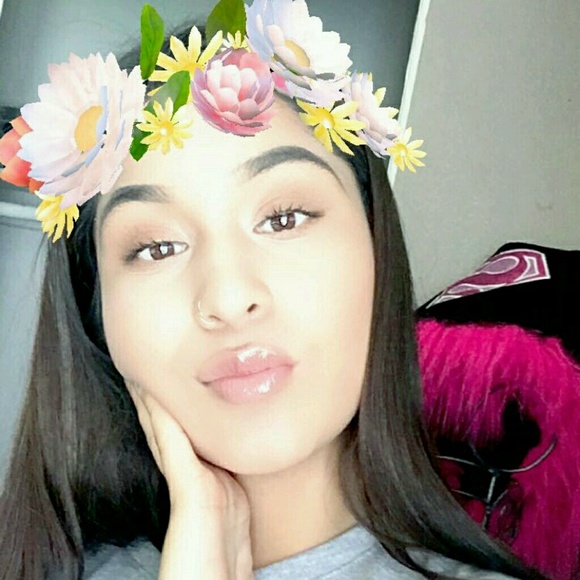 Profile Picture of Raylene Banda (@babyraay) on Poshmark