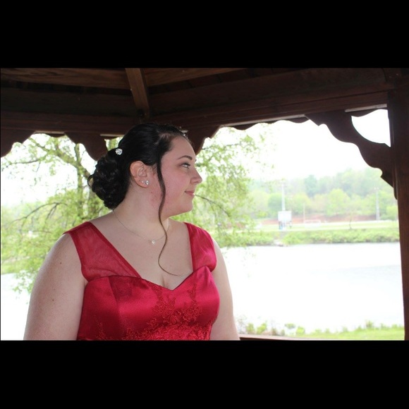 Profile Picture of Emily Vanicek (@emilyvanicek) on Poshmark