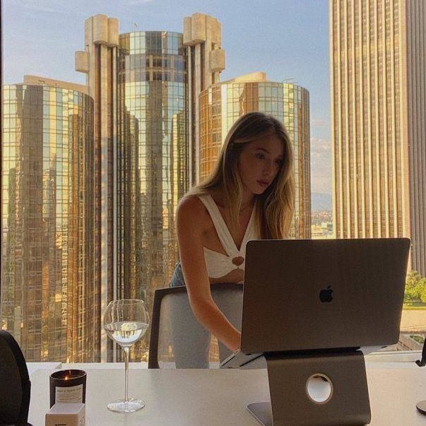 Profile Picture of Laura💕 (@laura_trader_) on Tiktok