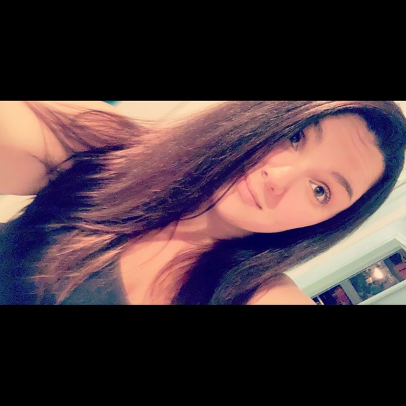 Profile Picture of Brianna Averso (@baverso) on Poshmark