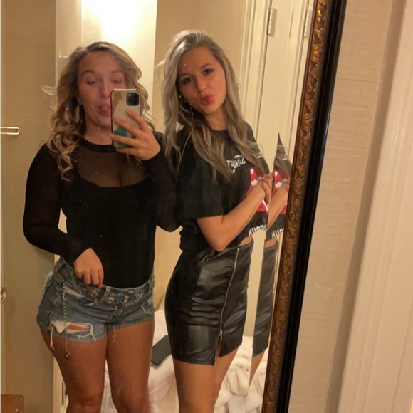 Profile Picture of Emily Decker (@emilydecker874) on Poshmark
