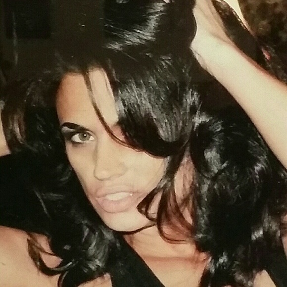 Profile Picture of Julia Snowden (@juliannas1) on Poshmark