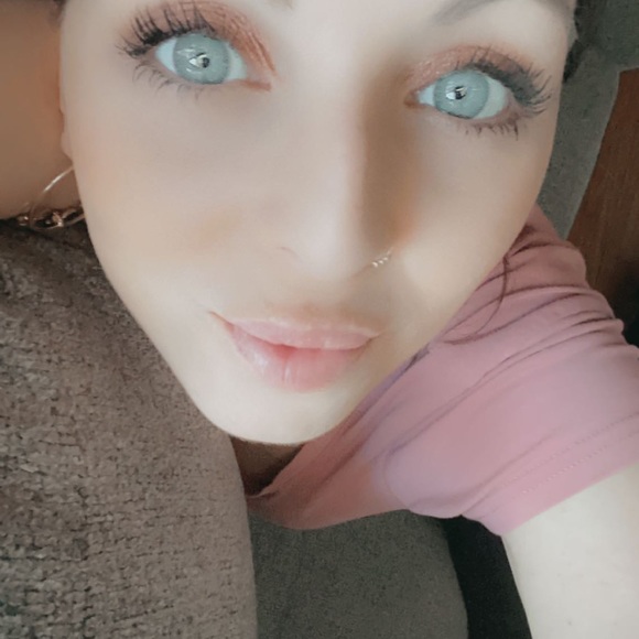 Profile Picture of Lizzy Sauder (@lizzysauder) on Poshmark
