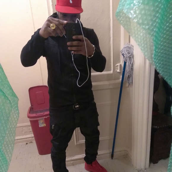 Profile Picture of Stephan Davis (@mert29) on Poshmark