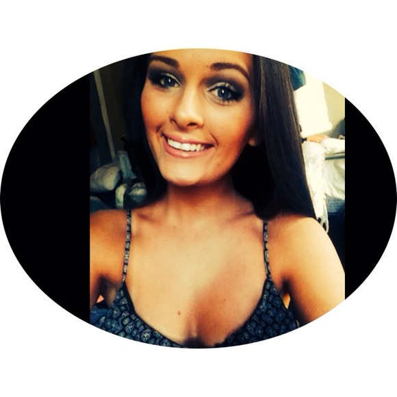 Profile Picture of Rachel Shertzer (@rachelshertzer) on Poshmark