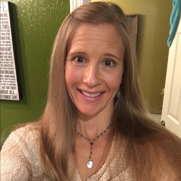 Profile Picture of Karen Perisho (@kperisho) on Poshmark