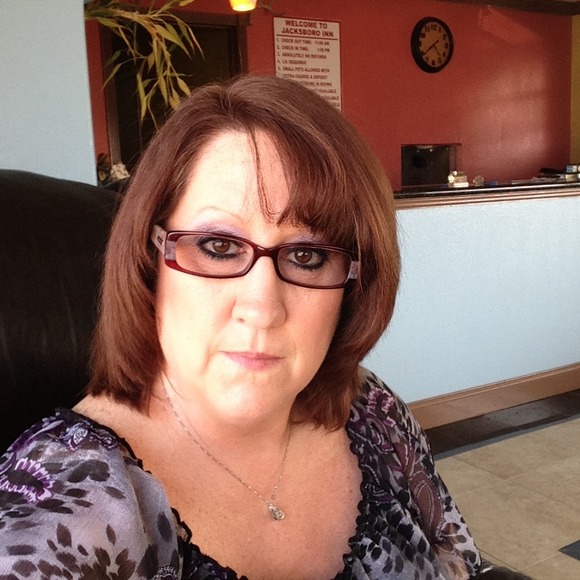 Profile Picture of Beverly Harp (@softhearted518) on Poshmark