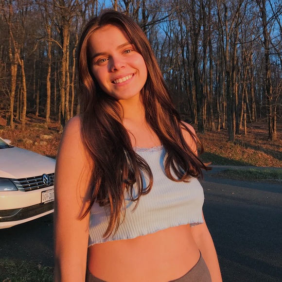 Profile Picture of Riley Clanton (@rileyclant) on Poshmark