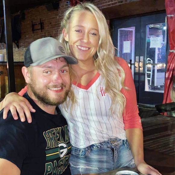 Profile Picture of Danielle Aylward (@daylward) on Poshmark