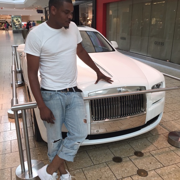 Profile Picture of David Forbes (@damwell) on Poshmark