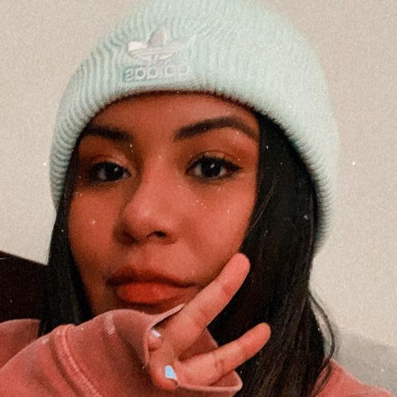 Profile Picture of Shirley Naomi (@shoileynaomi12) on Poshmark