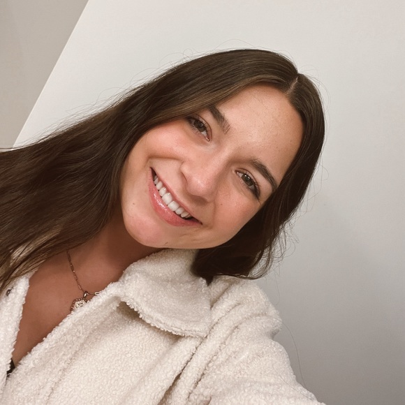 Shelby Pfannenstein - Poshmark Profile Picture of Shelby Pfannenstein (@shpfannenstein) on Poshmark