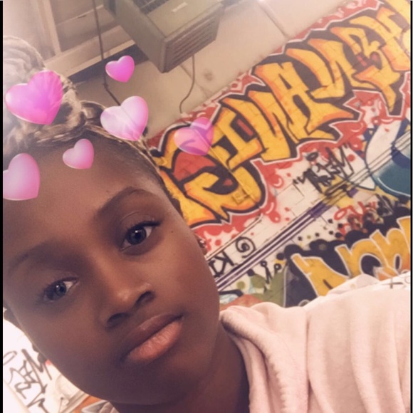 Profile Picture of Jazmine Rossell (@jazminerossell) on Poshmark