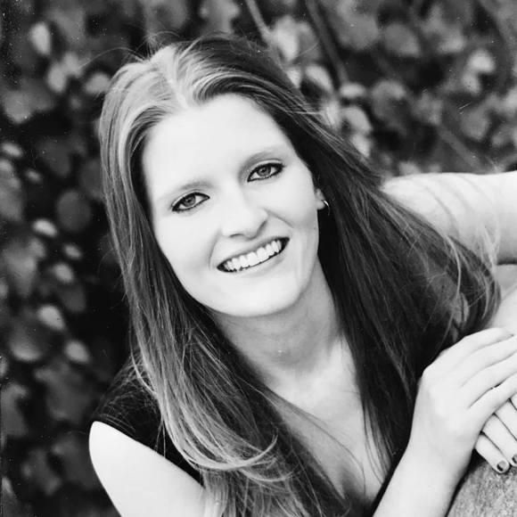 Profile Picture of Lauren Ahlbin-ansingh (@laurenlove609) on Poshmark