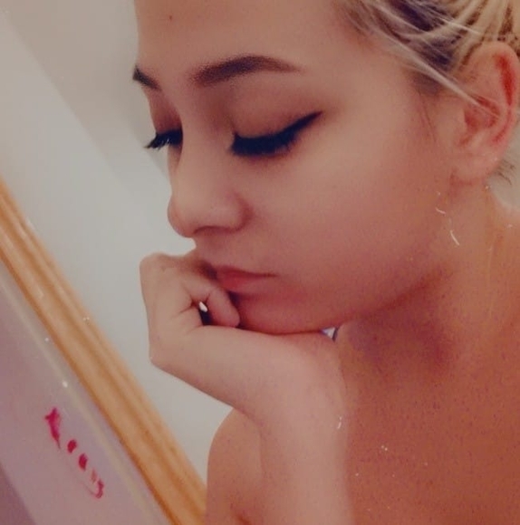 Profile Picture of Cheyenne Hogan (@cheyennehoga418) on Poshmark